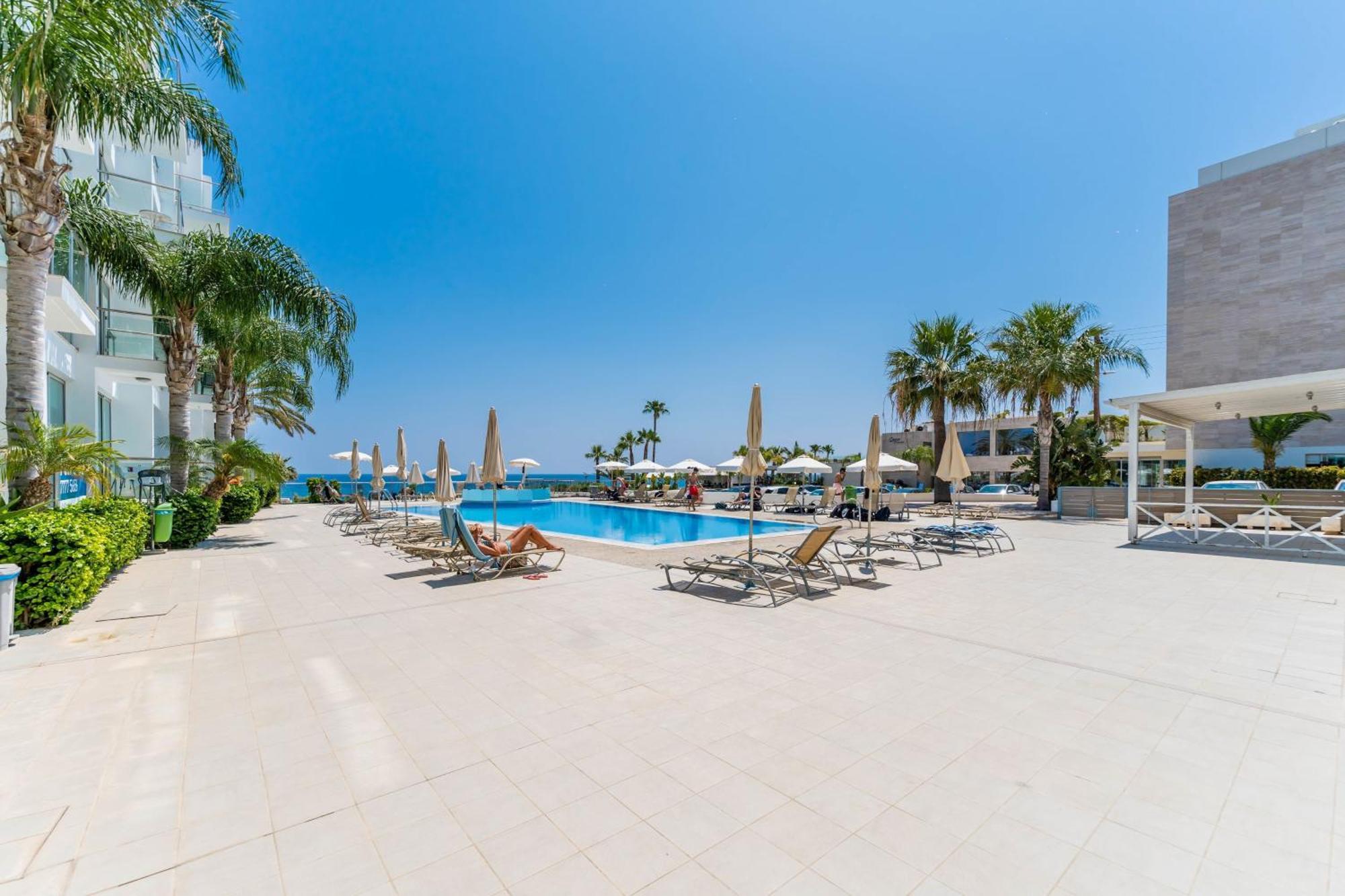 Meryl - Coralli Beachfront Apartment 普罗塔拉斯 外观 照片
