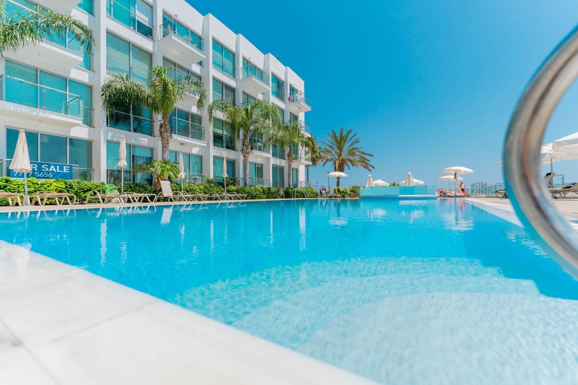 Meryl - Coralli Beachfront Apartment 普罗塔拉斯 外观 照片