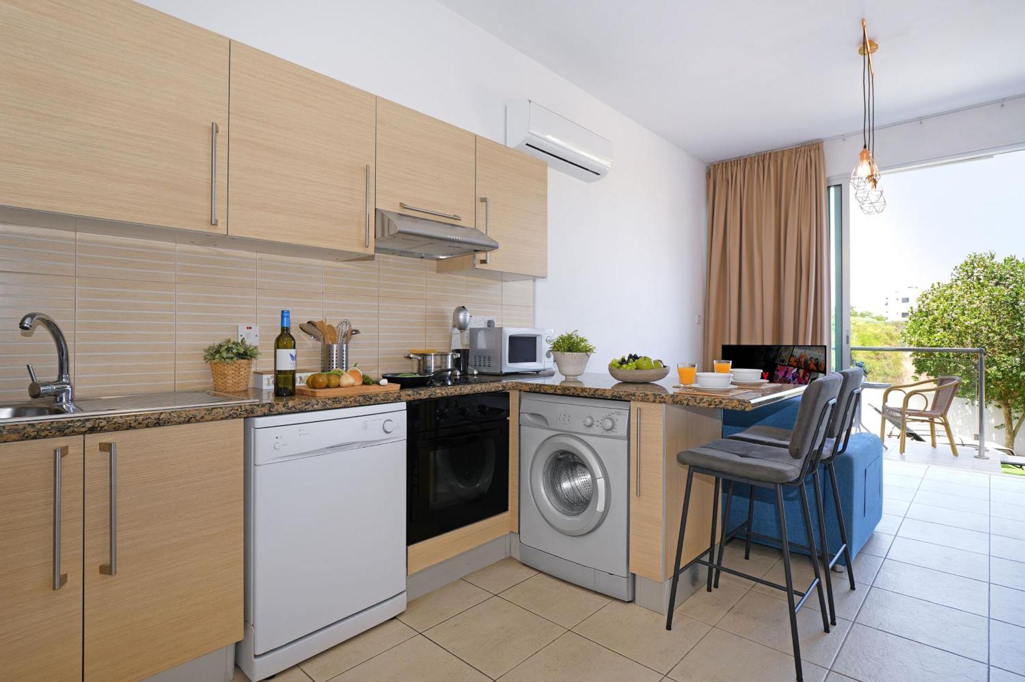 Meryl - Coralli Beachfront Apartment 普罗塔拉斯 外观 照片
