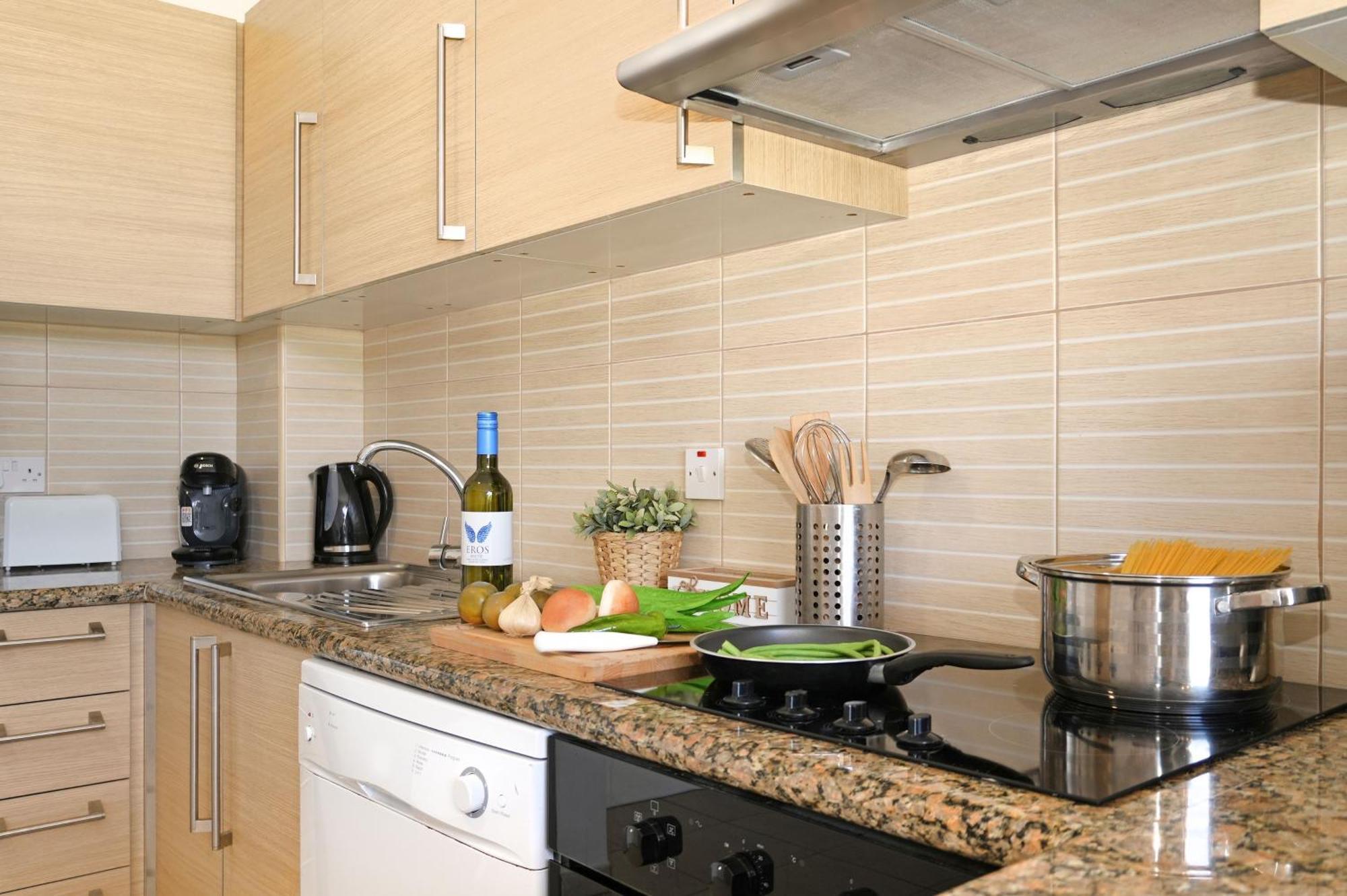 Meryl - Coralli Beachfront Apartment 普罗塔拉斯 外观 照片