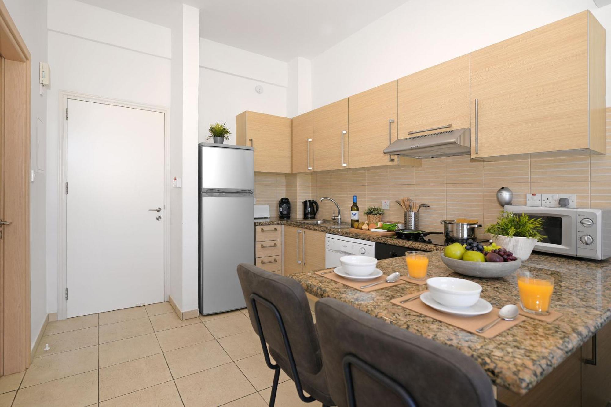 Meryl - Coralli Beachfront Apartment 普罗塔拉斯 外观 照片