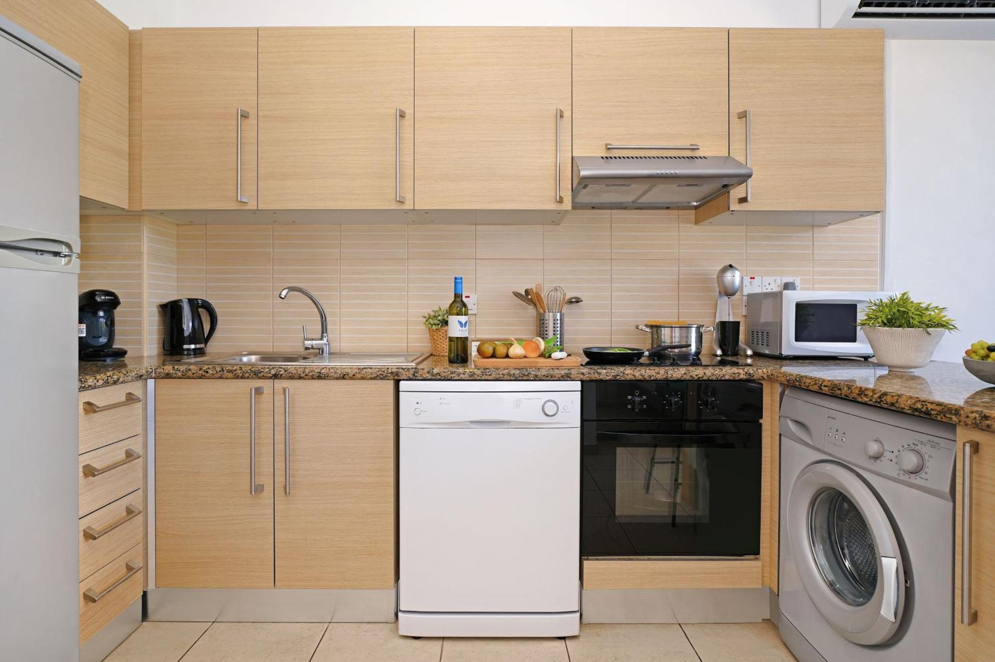 Meryl - Coralli Beachfront Apartment 普罗塔拉斯 外观 照片