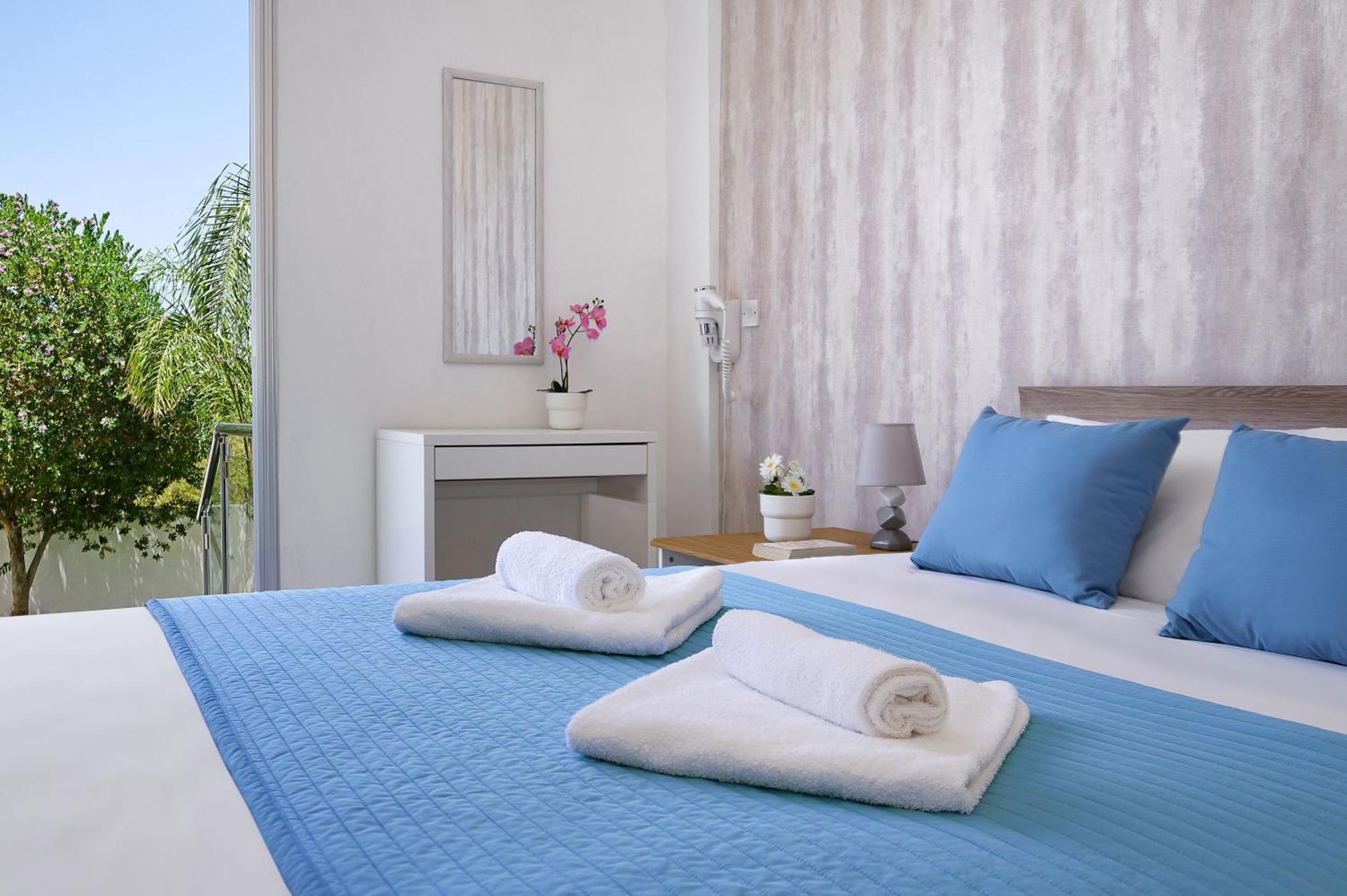 Meryl - Coralli Beachfront Apartment 普罗塔拉斯 外观 照片