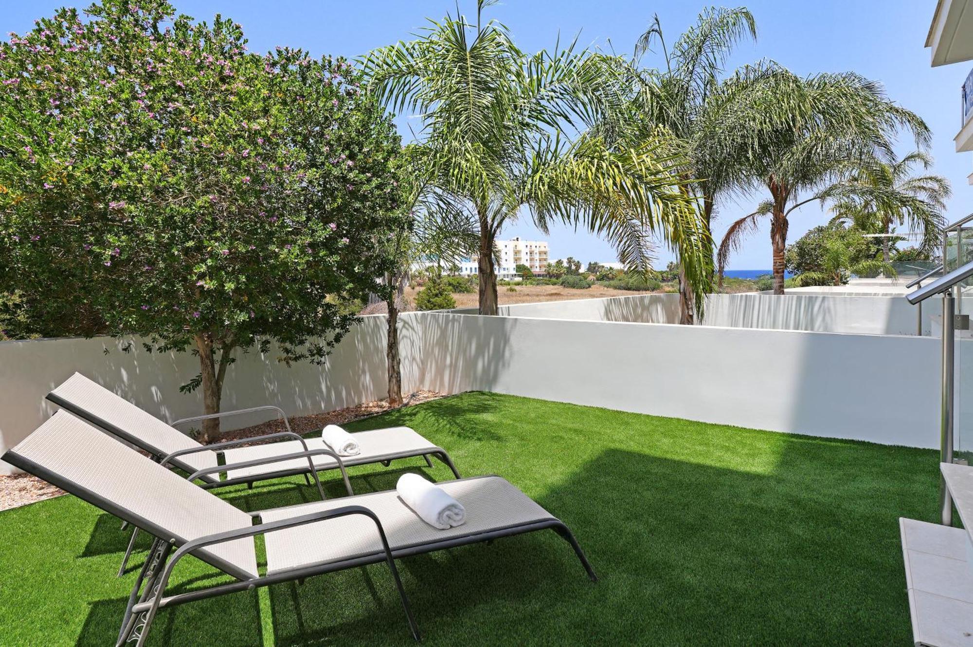 Meryl - Coralli Beachfront Apartment 普罗塔拉斯 外观 照片