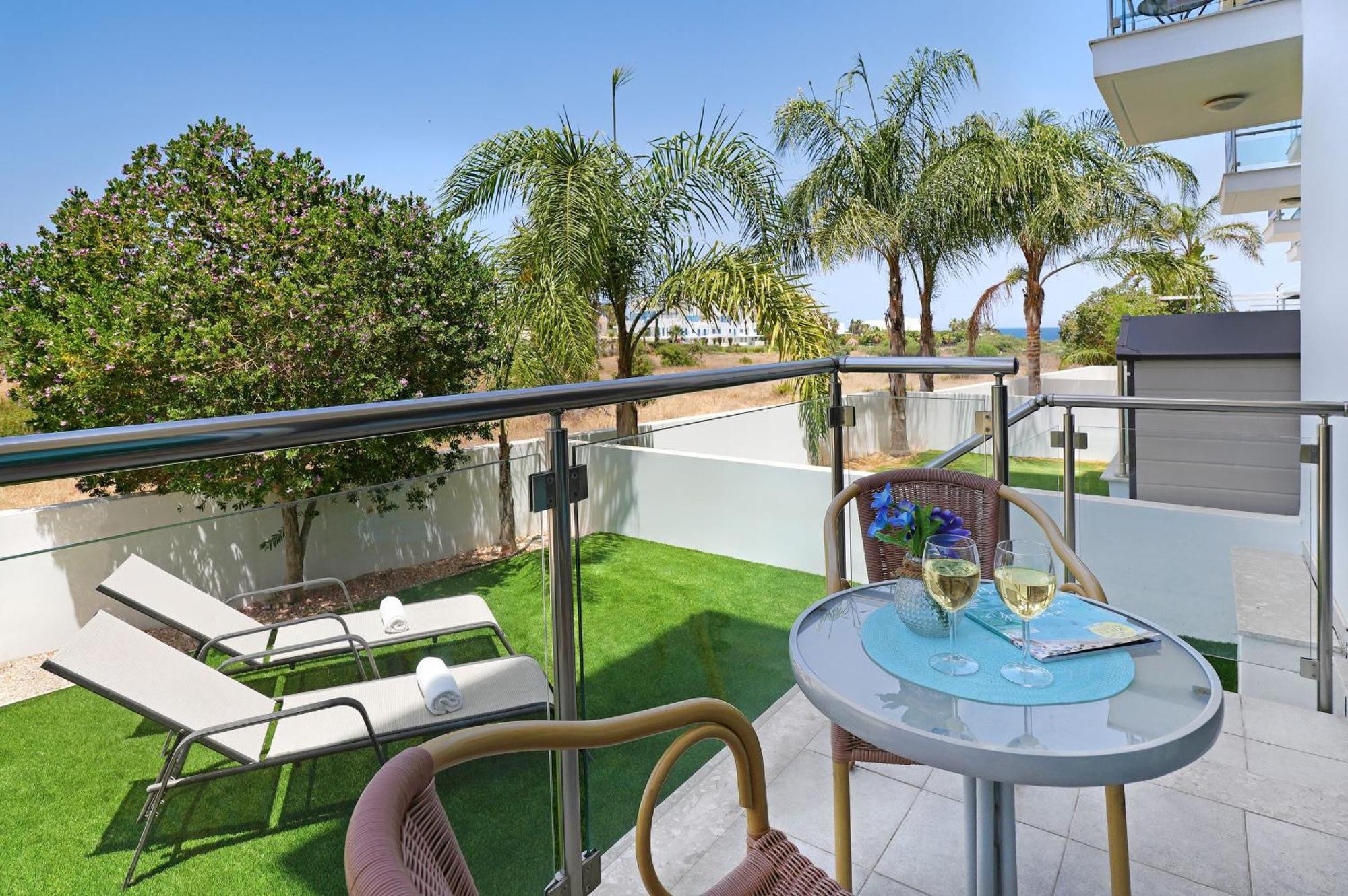 Meryl - Coralli Beachfront Apartment 普罗塔拉斯 外观 照片